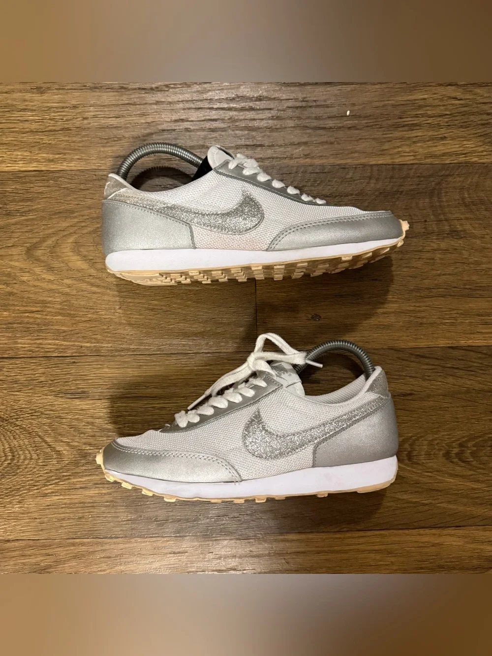 Nike Daybreak Women's Metallic Silver and White  Runner Sneakers Size 6